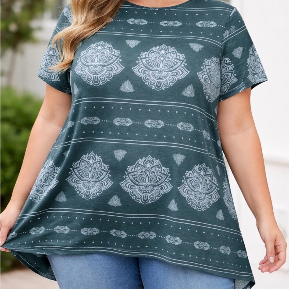 LULAROE Melissa Tunic Top 3XL Short Sleeve Relaxed Fit SHARKBITE Hem MANDALAS